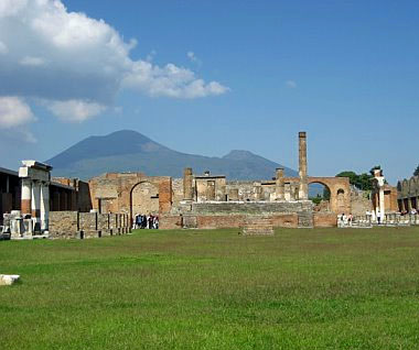 Travel Tips Tuesday: Tips for Tackling Pompeii with Kids