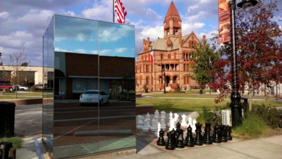 Texas is the Place to Go: The First All Glass Bathroom in the US